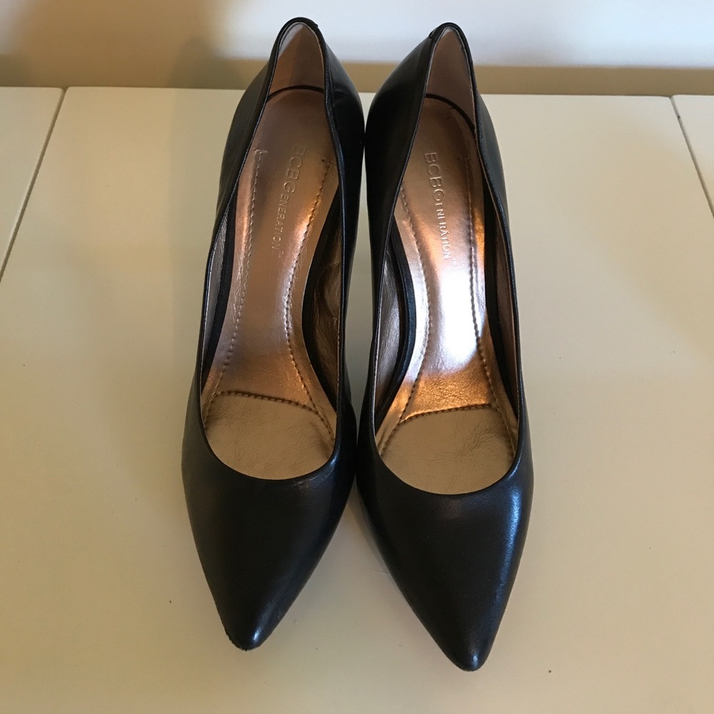 BCBGeneration Black Leather pumps